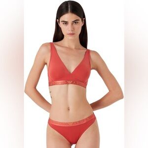 NWT Emporio Armani Coral Bralette with Logo Band Size Small Hook closure